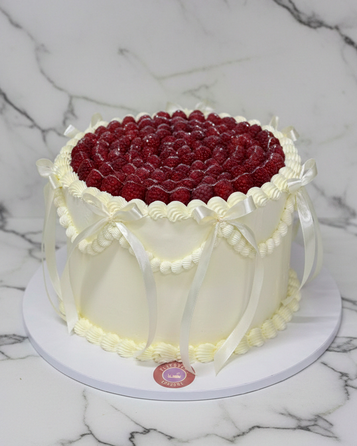 Cake with raspberries